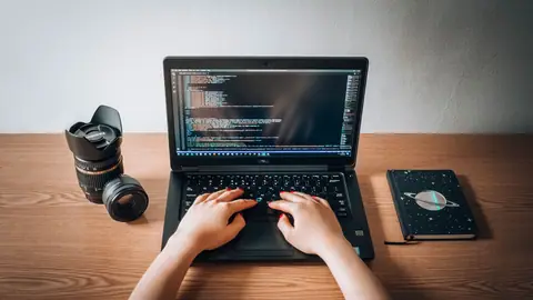 システム開発の作業風景のイメージ写真