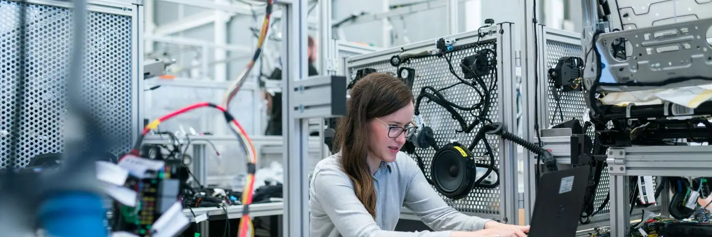 産業用IoT機器のイメージ写真